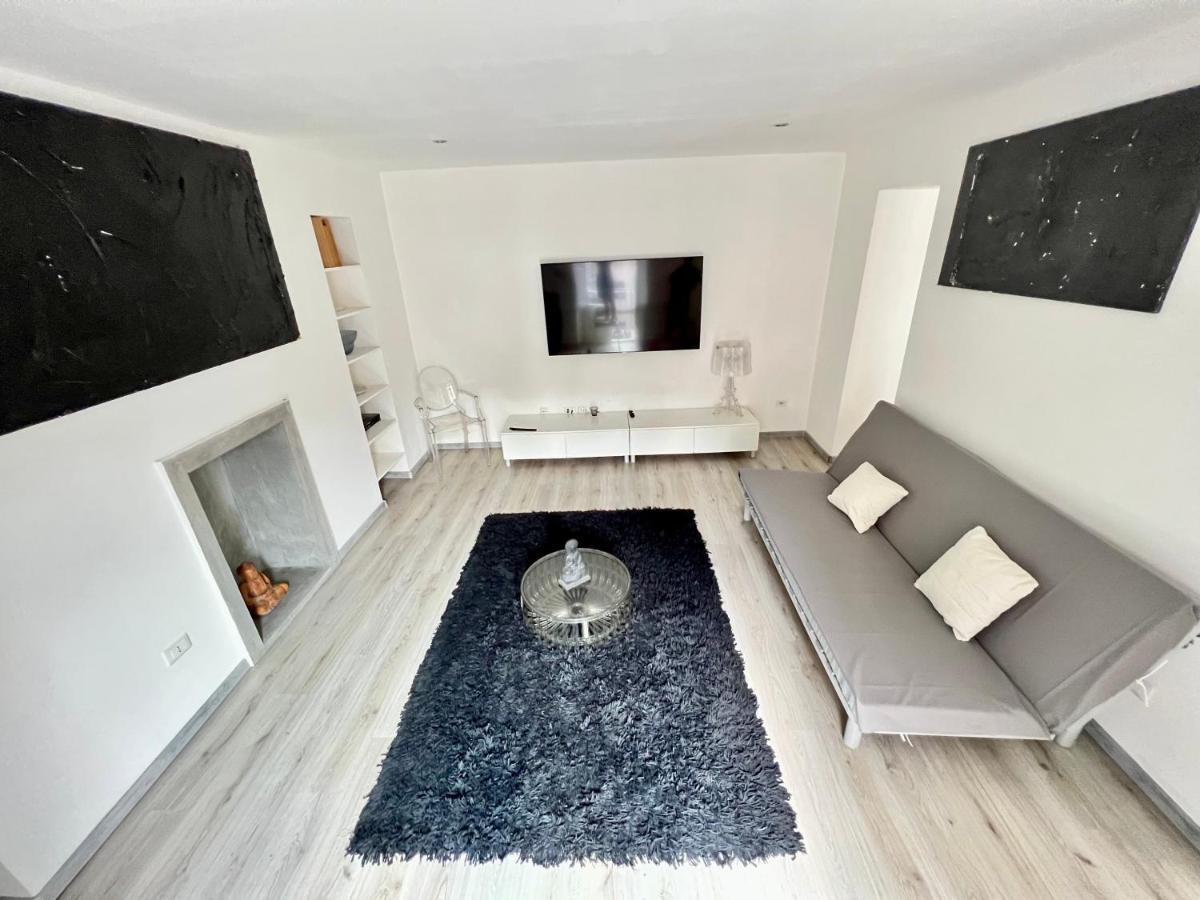 Abstract House Design Home In Center Of Turijn Buitenkant foto